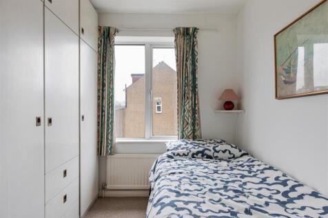 Harman Close, E4
