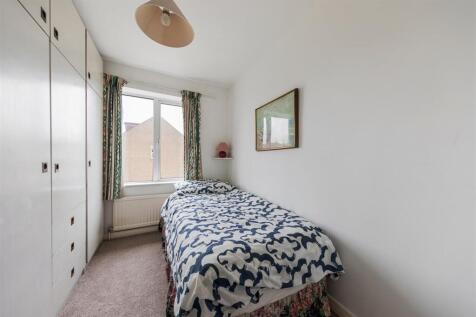 Harman Close, E4