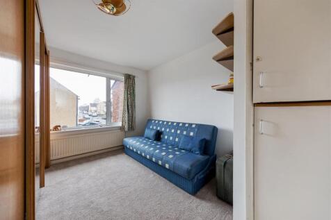 Harman Close, E4