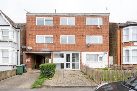 Chingford Avenue E4