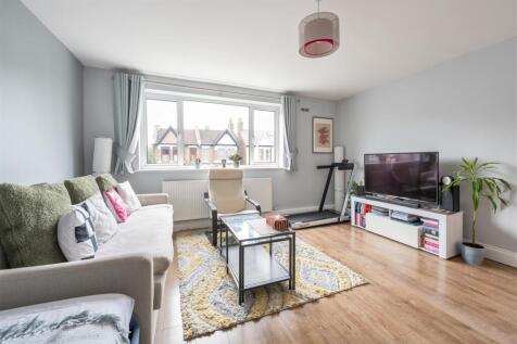 Chingford Avenue E4