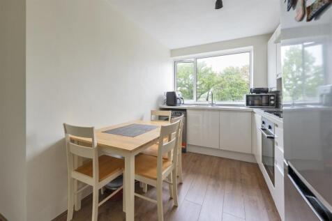 Chingford Avenue E4