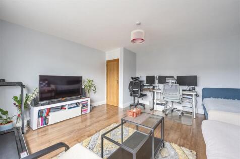 Chingford Avenue E4