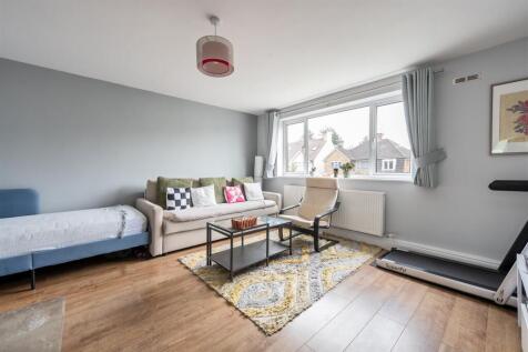 Chingford Avenue E4