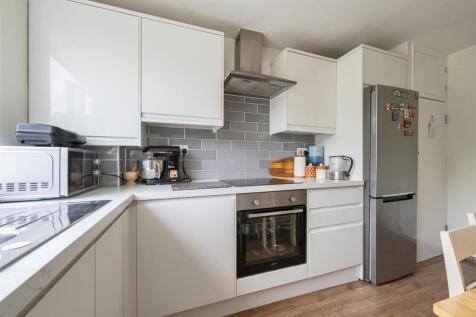 Chingford Avenue E4