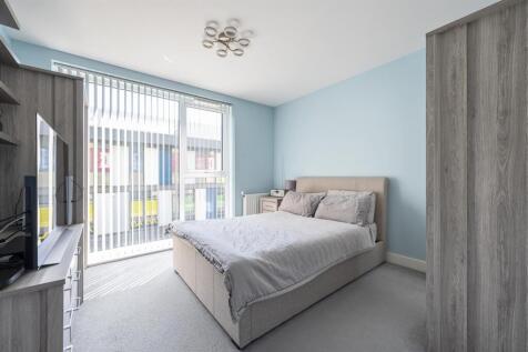 Hickman Avenue, E4