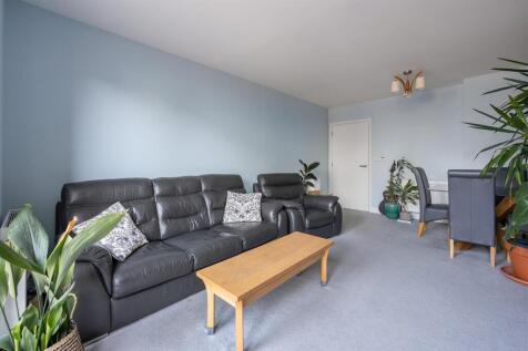 Hickman Avenue, E4
