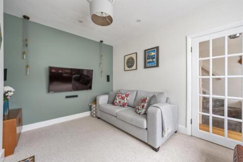 Hawkdene, E4