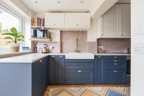 Hawkdene, E4