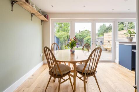 Hawkdene, E4