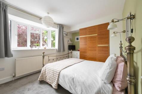 Hawkdene, E4