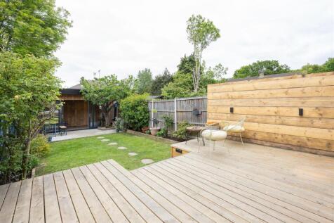 Hawkdene, E4