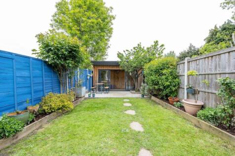 Hawkdene, E4