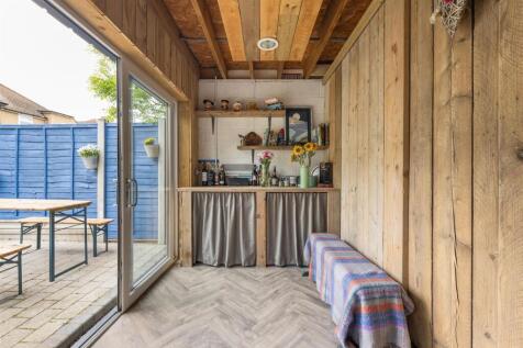 Hawkdene, E4