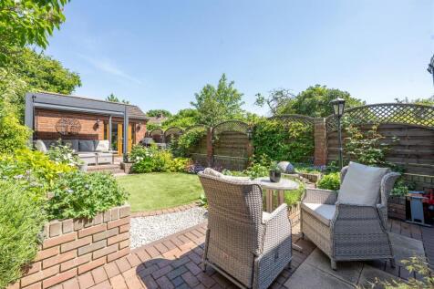 Cherrydown Avenue, E4