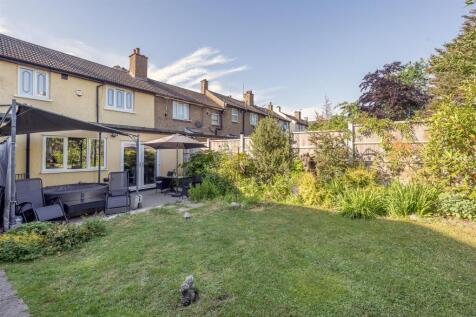 Hale End Road IG8