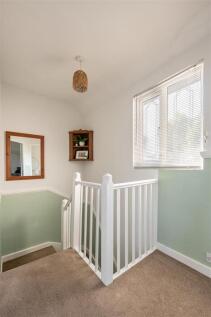 Hale End Road IG8