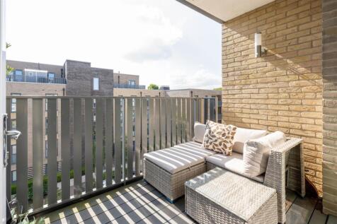 Merriam Close, E4