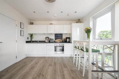 Merriam Close, E4