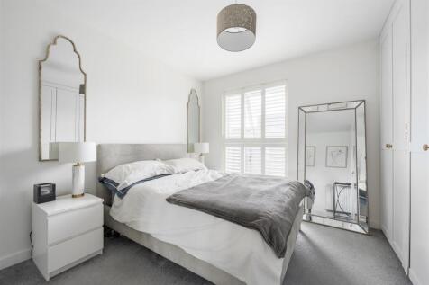 Merriam Close, E4