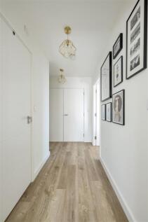 Merriam Close, E4