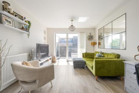 Merriam Close, E4