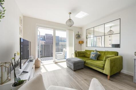Merriam Close, E4