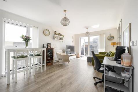 Merriam Close, E4