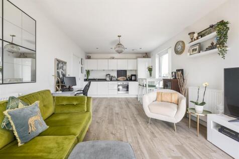 Merriam Close, E4