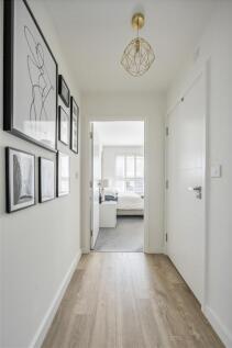 Merriam Close, E4