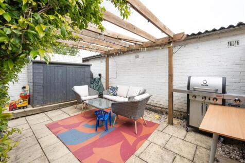 Hatch Lane, E4