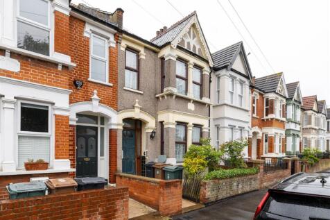 Selwyn Avenue, E4