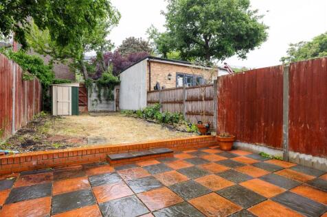 Selwyn Avenue, E4