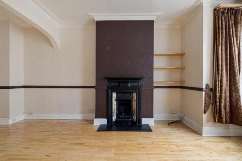 Selwyn Avenue, E4