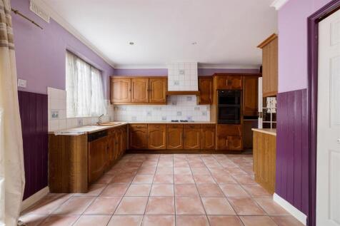Selwyn Avenue, E4