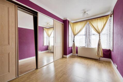 Selwyn Avenue, E4