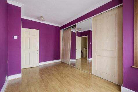 Selwyn Avenue, E4