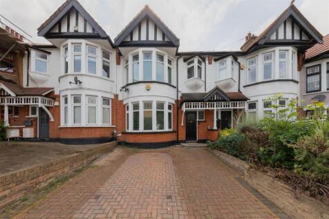 Hale End Road, IG8
