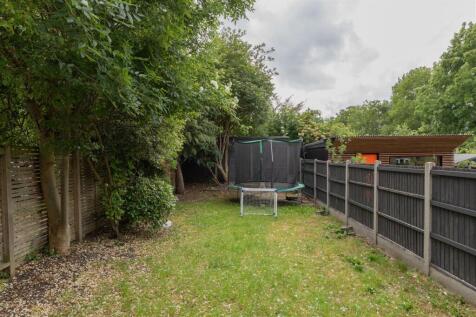 Hale End Road, IG8