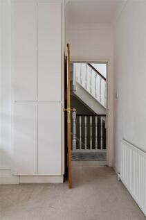 Hale End Road, IG8