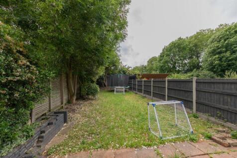 Hale End Road, IG8