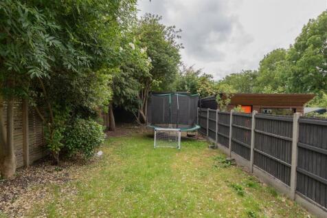 Hale End Road, IG8