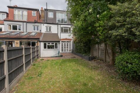 Hale End Road, IG8