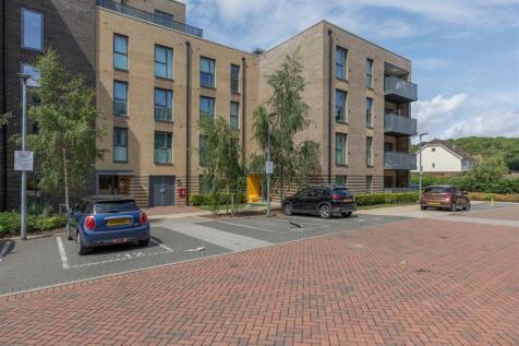 Merriam Close, E4