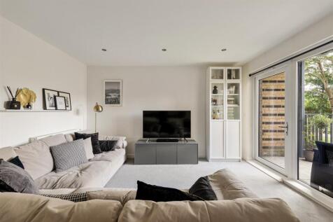 Merriam Close, E4
