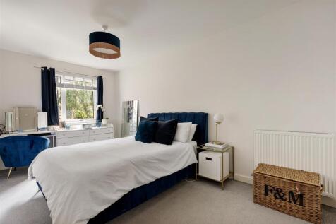 Merriam Close, E4