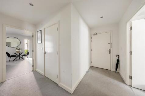Merriam Close, E4