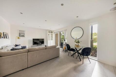 Merriam Close, E4