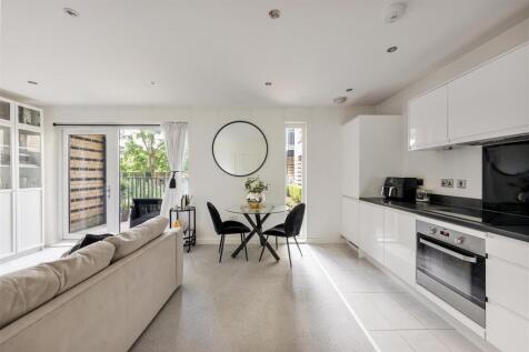 Merriam Close, E4