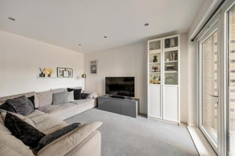 Merriam Close, E4